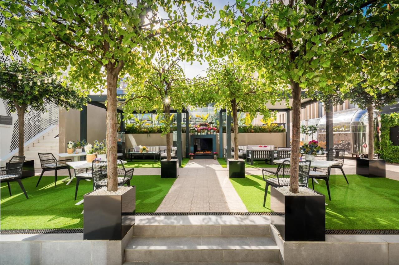 Barcelo Imagine Otel Madrid Dış mekan fotoğraf The garden at The Ivy, St John's Wood