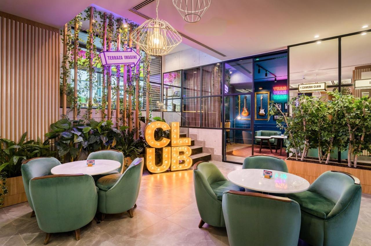 Barcelo Imagine Otel Madrid Dış mekan fotoğraf Club Lounge at KLIA