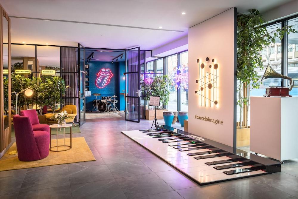 Barcelo Imagine Otel Madrid Dış mekan fotoğraf The Rolling Stones' logo on the wall of the hotel