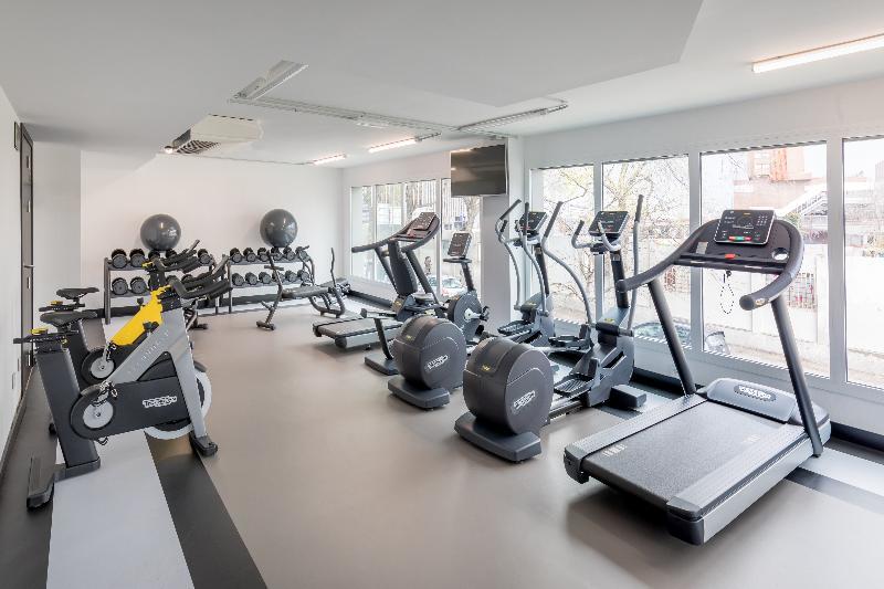 Barcelo Imagine Otel Madrid Dış mekan fotoğraf The gym at the hotel